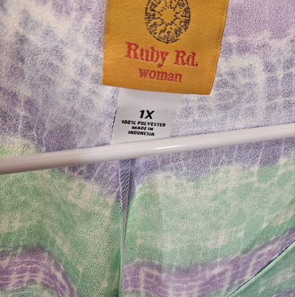 NWT! Pastel Colored Ruby Rd. V Neck Tunic Top! - Picture 5 of 5